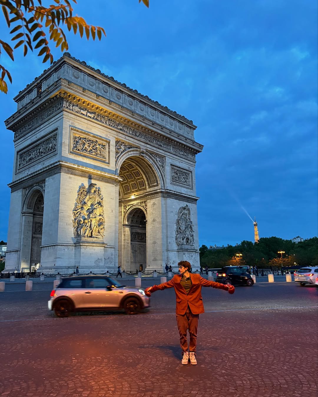 Chrogman in Paris at the Arc de Triomphe during the Catch a Fade World Tour